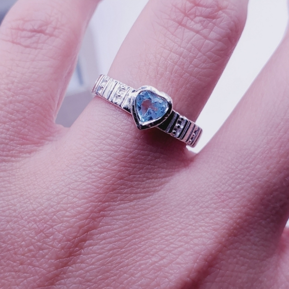 Silver Heart Ring - Picture 5 of 7